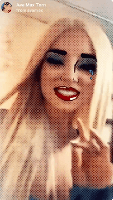 Ava Max Torn