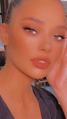 GLAMOROUS