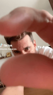 Two Fingers Reveal